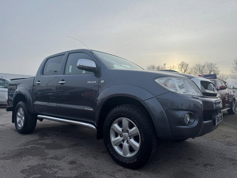 Toyota Hilux INVINCIBLE 4X4 D-4D DCB 4dr Manual 2026