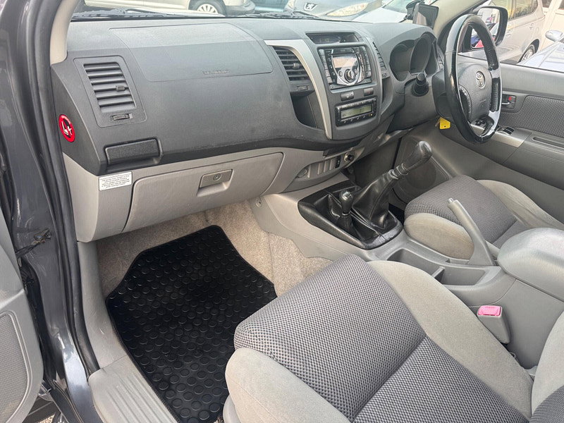 Toyota Hilux INVINCIBLE 4X4 D-4D DCB 4dr Manual 2026