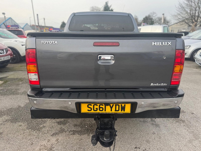 Toyota Hilux INVINCIBLE 4X4 D-4D DCB 4dr Manual 2026
