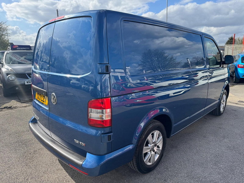 Volkswagen Transporter 2.0 TDI T28 Highline Panel Van 4dr Diesel Manual L1 H1 (203 g/km, 138.08 bhp) 4dr Manual 2026