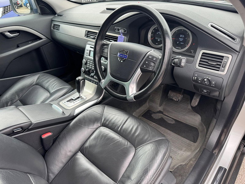 Volvo XC70 2.4 D5 SE Lux Estate 5dr Diesel Geartronic AWD Euro 5 (205 ps) 5dr Automatic 2026