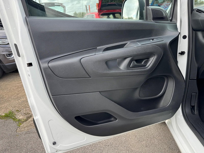 Vauxhall Combo 1.5 Turbo D 2300 Dynamic L2 H1 Euro 6 4dr 4dr Manual 2026