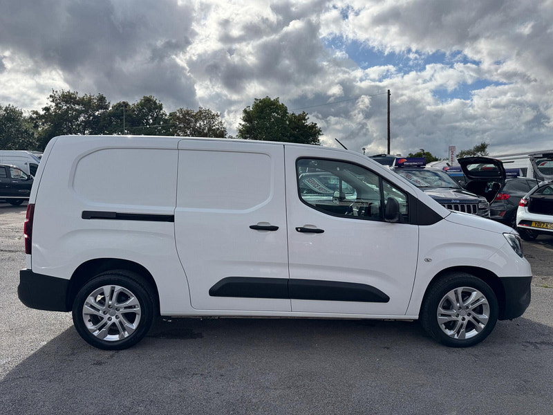 Vauxhall Combo 1.5 Turbo D 2300 Dynamic L2 H1 Euro 6 4dr 4dr Manual 2026