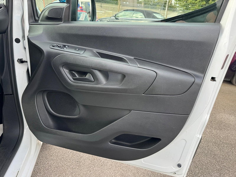 Vauxhall Combo 1.5 Turbo D 2300 Dynamic L2 H1 Euro 6 4dr 4dr Manual 2026