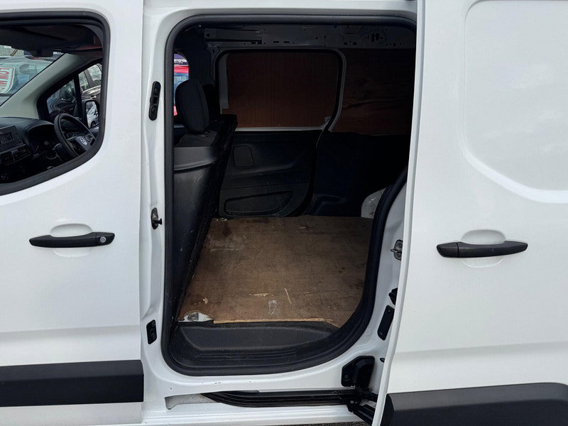 Vauxhall Combo 1.5 Turbo D 2300 Dynamic L2 H1 Euro 6 4dr 4dr Manual 2026