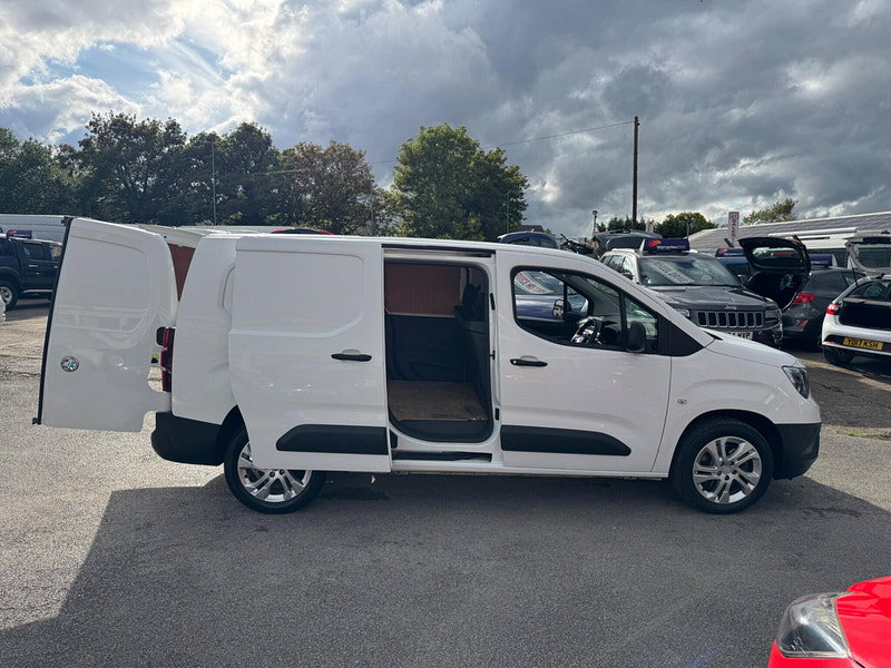 Vauxhall Combo 1.5 Turbo D 2300 Dynamic L2 H1 Euro 6 4dr 4dr Manual 2026