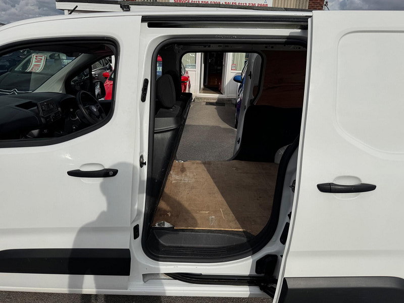 Vauxhall Combo 1.5 Turbo D 2300 Dynamic L2 H1 Euro 6 4dr 4dr Manual 2026