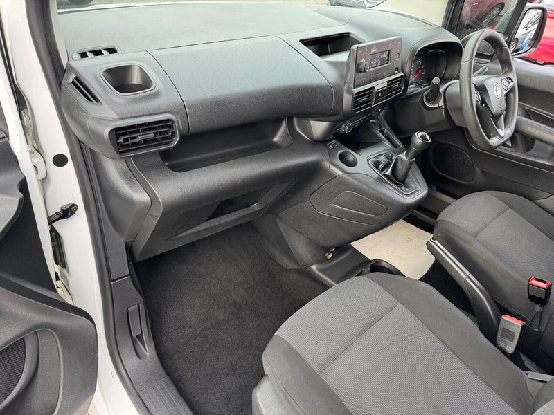 Vauxhall Combo 1.5 Turbo D 2300 Dynamic L2 H1 Euro 6 4dr 4dr Manual 2026