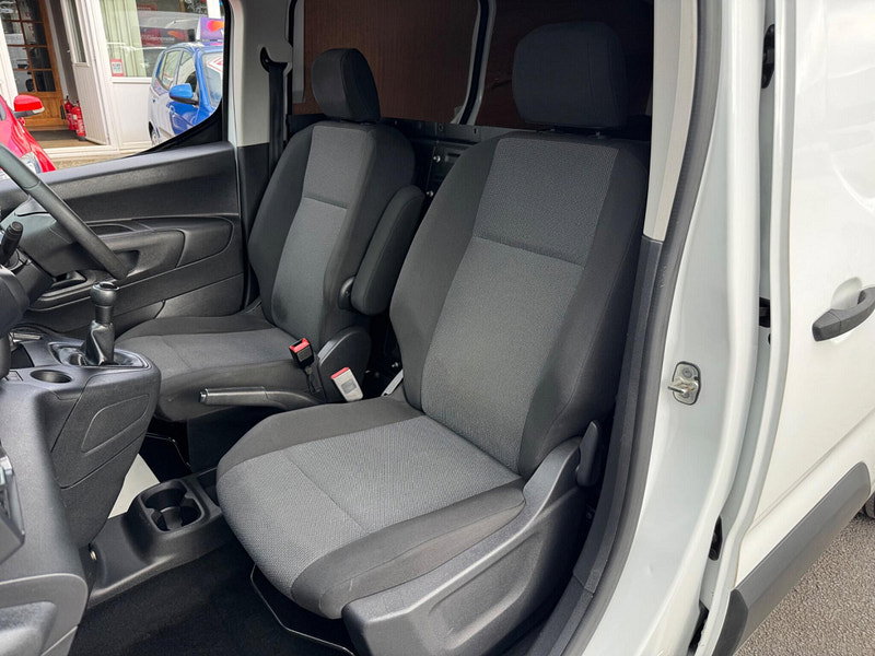 Vauxhall Combo 1.5 Turbo D 2300 Dynamic L2 H1 Euro 6 4dr 4dr Manual 2026