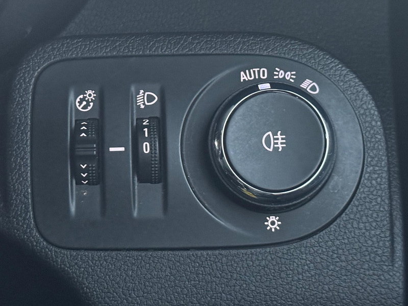 Vauxhall Combo 1.5 Turbo D 2300 Sportive L2 H1 Euro 6 (s/s) 4dr 4dr Manual 2026