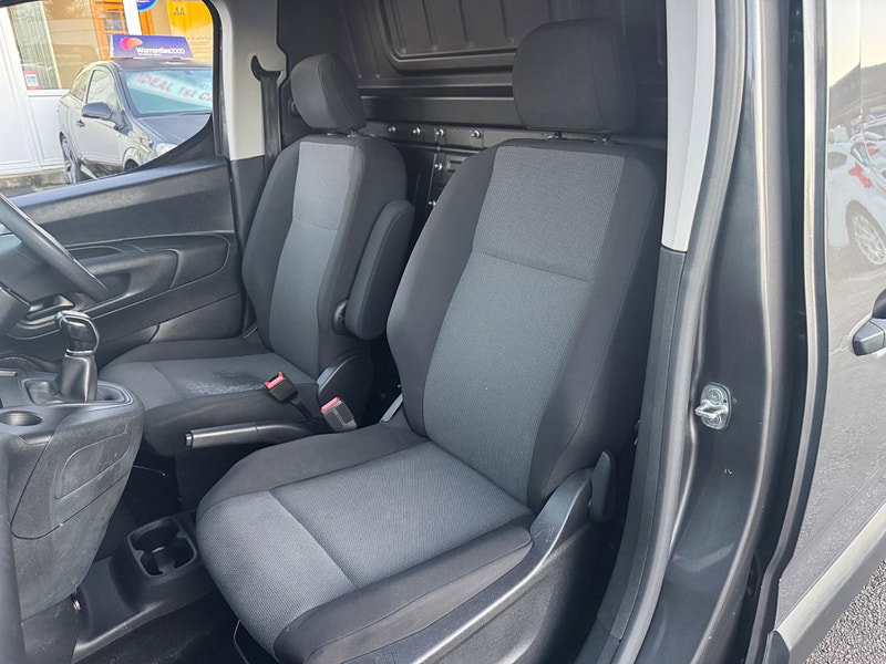 Vauxhall Combo 1.5 Turbo D 2300 Sportive L2 H1 Euro 6 (s/s) 4dr 4dr Manual 2026