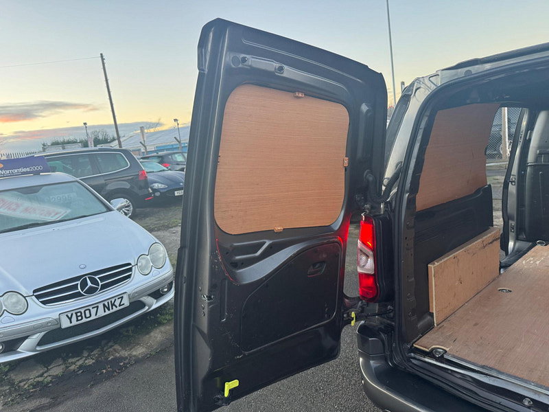 Vauxhall Combo 1.5 Turbo D 2300 Sportive L2 H1 Euro 6 (s/s) 4dr 4dr Manual 2026