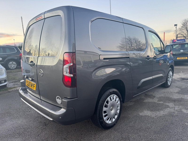 Vauxhall Combo 1.5 Turbo D 2300 Sportive L2 H1 Euro 6 (s/s) 4dr 4dr Manual 2026