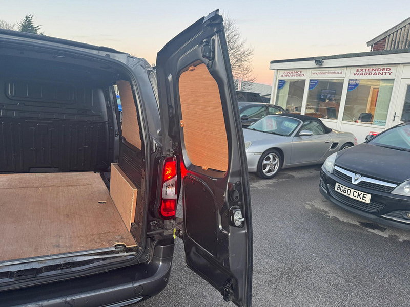 Vauxhall Combo 1.5 Turbo D 2300 Sportive L2 H1 Euro 6 (s/s) 4dr 4dr Manual 2026