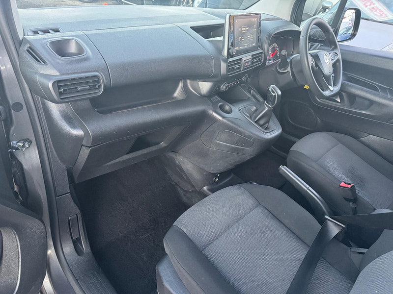 Vauxhall Combo 1.5 Turbo D 2300 Sportive L2 H1 Euro 6 (s/s) 4dr 4dr Manual 2026