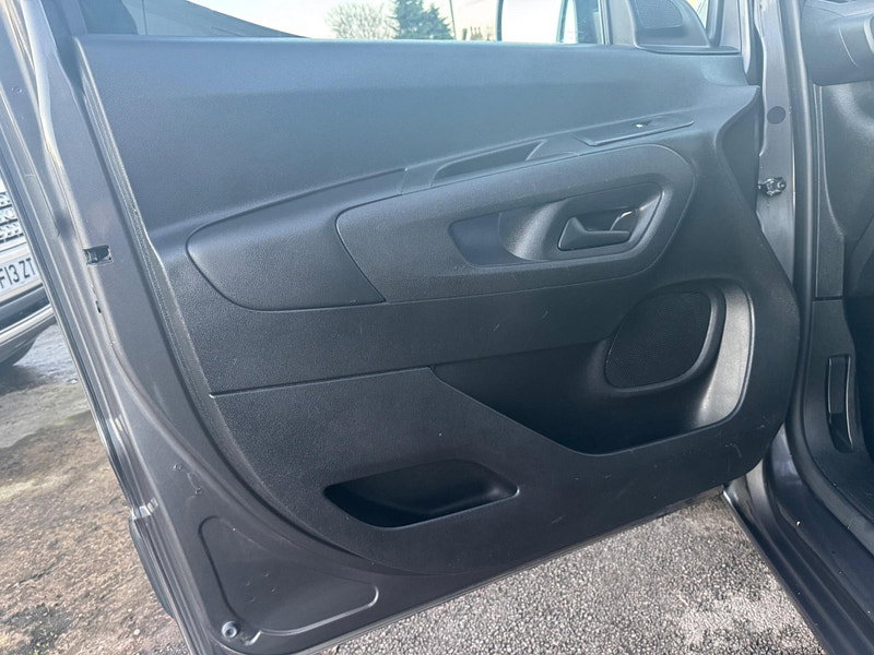 Vauxhall Combo 1.5 Turbo D 2300 Sportive L2 H1 Euro 6 (s/s) 4dr 4dr Manual 2026