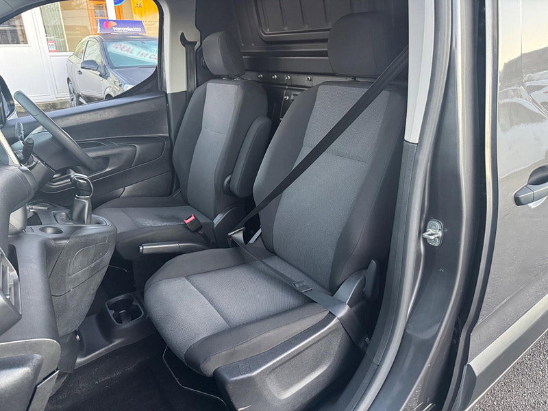 Vauxhall Combo 1.5 Turbo D 2300 Sportive L2 H1 Euro 6 (s/s) 4dr 4dr Manual 2026