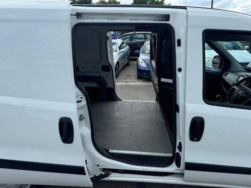 Vauxhall Combo 1.6 CDTi 2300 16v FWD L2 H1 (s/s) 3dr 3dr Manual 2026