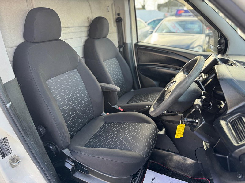 Vauxhall Combo 1.6 CDTi 2300 16v Sportive FWD L2 H1 (s/s) 6dr 6dr Manual 2026