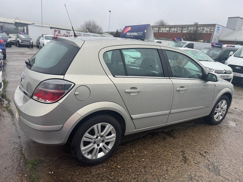 Vauxhall Astra 1.8i 16v Design 5dr 5dr Automatic 2026