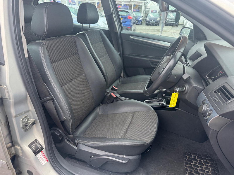 Vauxhall Astra 1.8i 16v Design 5dr 5dr Automatic 2026