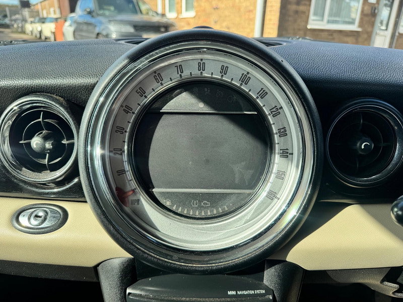 MINI Convertible 2.0 Cooper D Auto Euro 5 2dr 2dr Automatic 2026