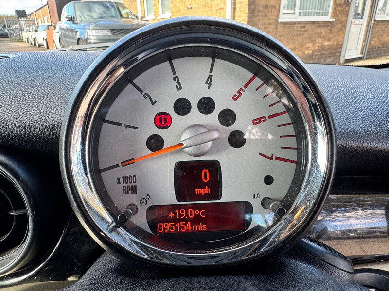 MINI Convertible 2.0 Cooper D Auto Euro 5 2dr 2dr Automatic 2026