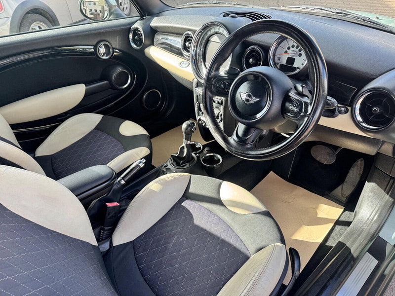 MINI Convertible 2.0 Cooper D Auto Euro 5 2dr 2dr Automatic 2026