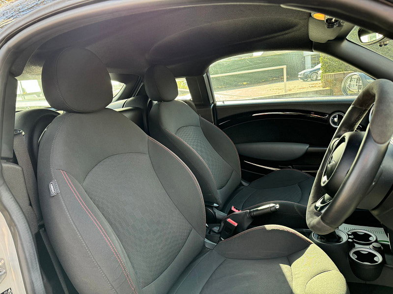 MINI Coupe 1.6L JOHN COOPER WORKS Coupe 3dr Petrol Manual Euro 5 (208 bhp) 3dr Manual 2026