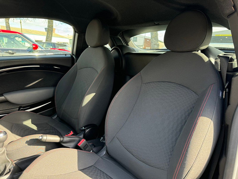 MINI Coupe 1.6L JOHN COOPER WORKS Coupe 3dr Petrol Manual Euro 5 (208 bhp) 3dr Manual 2026