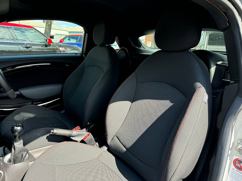 MINI Coupe 1.6L JOHN COOPER WORKS Coupe 3dr Petrol Manual Euro 5 (208 bhp) 3dr Manual 2026