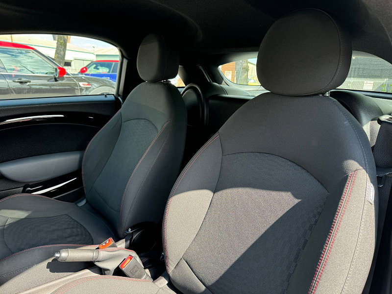 MINI Coupe 1.6L JOHN COOPER WORKS Coupe 3dr Petrol Manual Euro 5 (208 bhp) 3dr Manual 2026