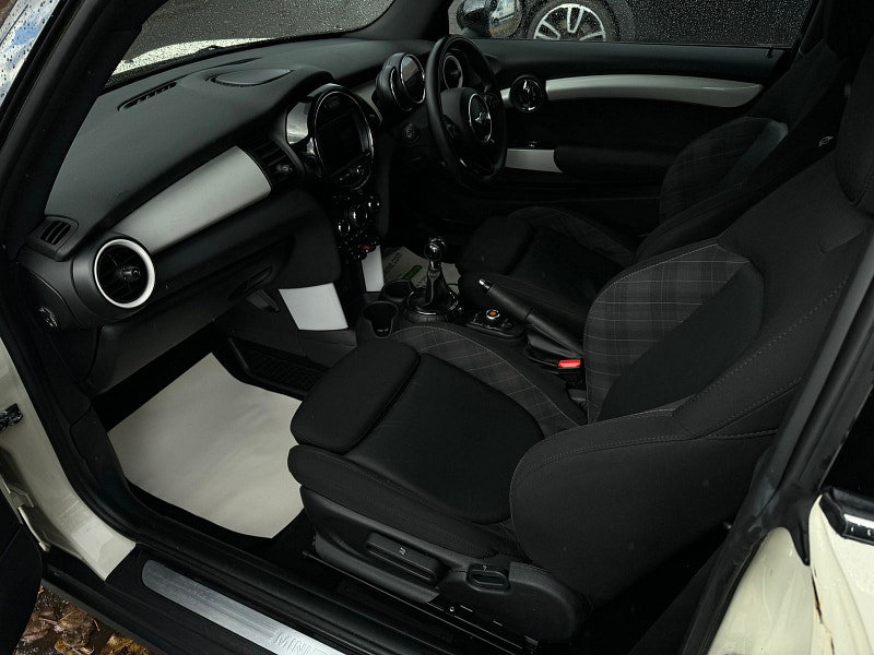 MINI Hatch 1.5L COOPER D Hatchback 3dr Diesel Manual Euro 5 (114 bhp) 3dr Manual 2026