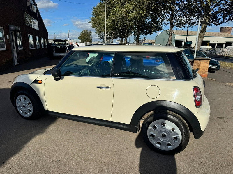 MINI Hatch 1.6 First Euro 6 3dr 3dr Manual 2026