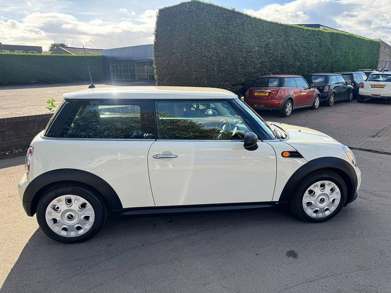MINI Hatch 1.6 First Euro 6 3dr 3dr Manual 2026