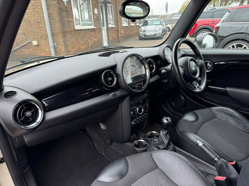 MINI Hatch 1.6L COOPER D Hatchback 3dr Diesel Manual Euro 5 (112 bhp) 3dr Manual 2026