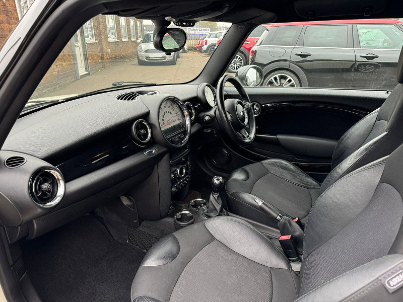 MINI Hatch 1.6L COOPER D Hatchback 3dr Diesel Manual Euro 5 (112 bhp) 3dr Manual 2026