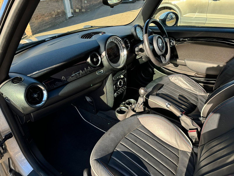 MINI Hatch 1.6L COOPER D LONDON 2012 EDITION Hatchback 3dr Diesel Manual Euro 5 (110 bhp) 3dr Manual 2026