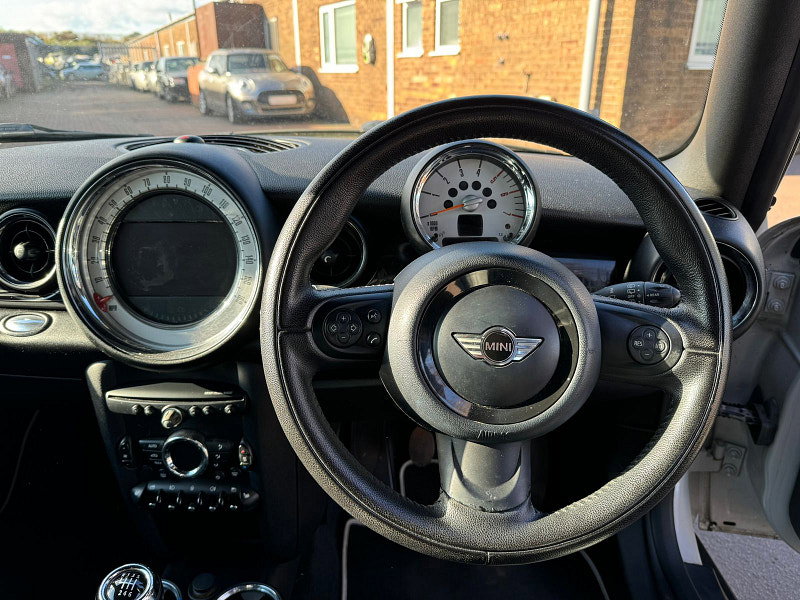 MINI Hatch 1.6L COOPER D LONDON 2012 EDITION Hatchback 3dr Diesel Manual Euro 5 (110 bhp) 3dr Manual 2026
