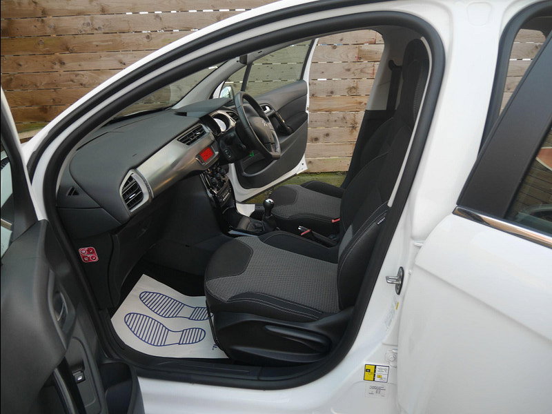Citroen C3 1.2 VTi Selection Hatchback 5dr Petrol Manual Euro 5 (82 ps) 5dr Manual 2026