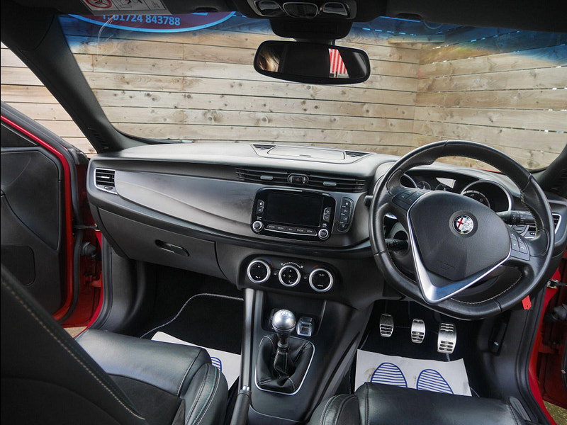 Alfa Romeo Giulietta 2.0 JTDM-2 QV Line Hatchback 5dr Diesel Manual Euro 5 (s/s) (150 bhp) 5dr Manual 2026
