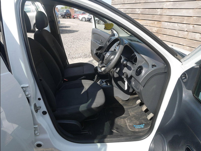 Dacia Sandero 0.9 TCe Essential Hatchback 5dr Petrol Manual Euro 6 (s/s) (90 ps) 5dr Manual 2026