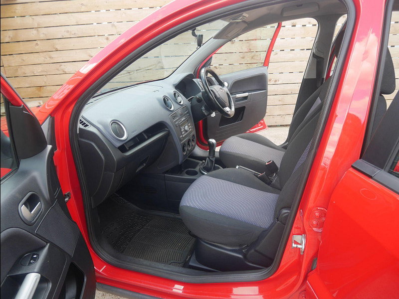 Ford Fusion 1.4 Zetec 5dr 5dr Manual 2026