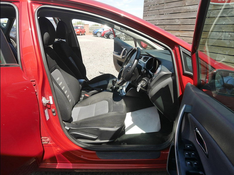 Kia Ceed 1.6 GDi EcoDynamics 2 Hatchback 5dr Petrol Manual Euro 5 (s/s) (133 bhp) 5dr Manual 2026