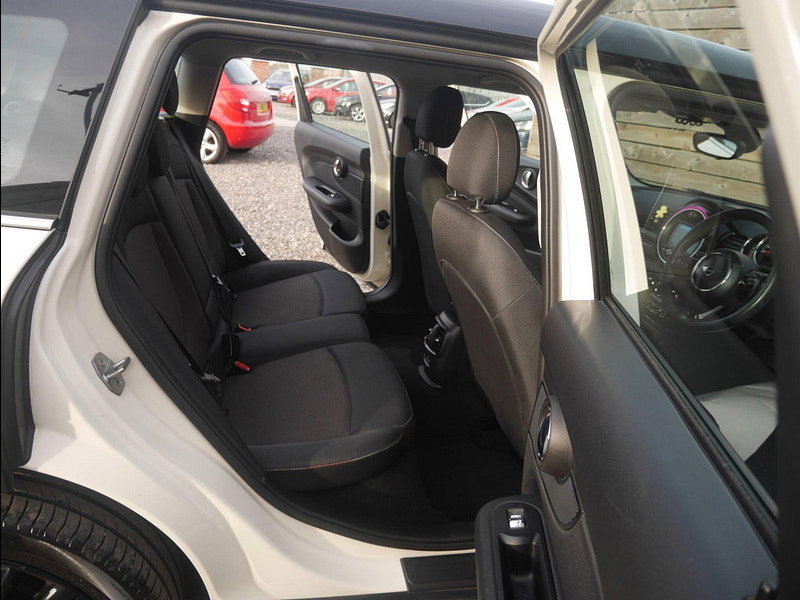 MINI Clubman 1.5 Cooper Classic Estate 6dr Petrol Manual Euro 6 (s/s) (136 ps) 6dr Manual 2026