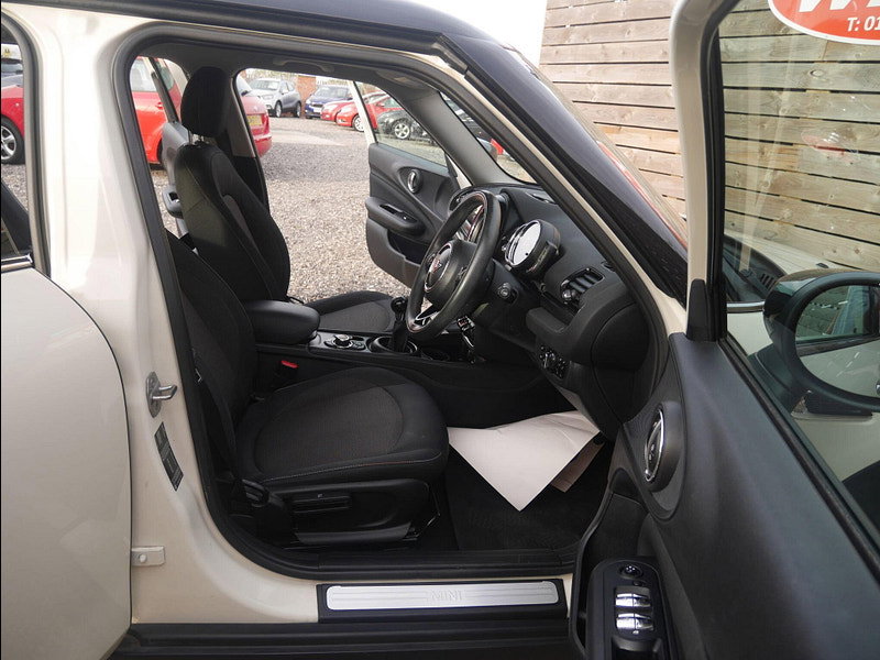 MINI Clubman 1.5 Cooper Classic Estate 6dr Petrol Manual Euro 6 (s/s) (136 ps) 6dr Manual 2026