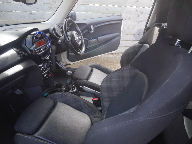 MINI Hatch 1.5 Cooper Hatchback 3dr Petrol Manual Euro 6 (s/s) (136 ps) 3dr Manual 2026