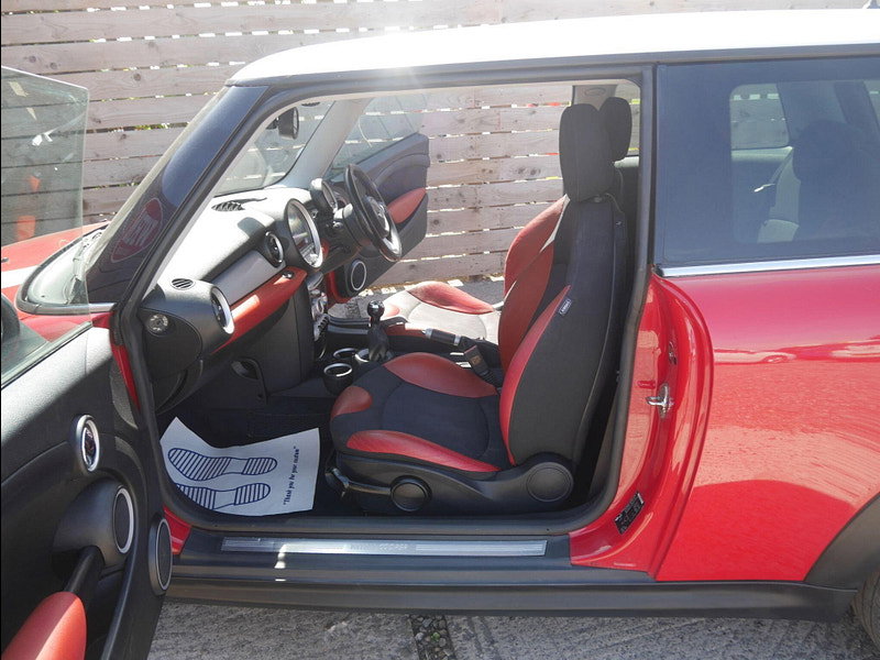 MINI Hatch 1.6 Cooper D Hatchback 3dr Diesel Manual Euro 4 (110 ps) 3dr Manual 2026