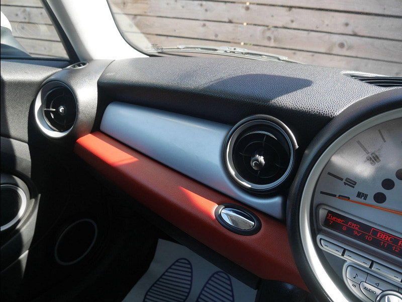 MINI Hatch 1.6 Cooper D Hatchback 3dr Diesel Manual Euro 4 (110 ps) 3dr Manual 2026