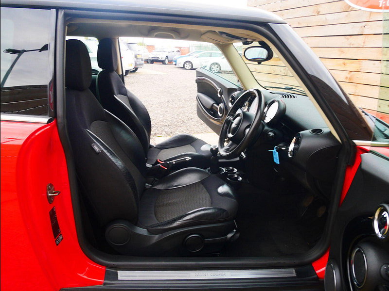 MINI Hatch 1.6 Cooper D Hatchback 3dr Diesel Manual Euro 5 (s/s) (112 ps) 3dr Manual 2026